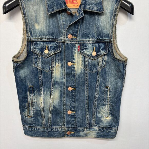 Levi's Men Sleeveless Trucker Denim Jean Vest Jacket Size Small C055 -22 - Picture 10 of 13